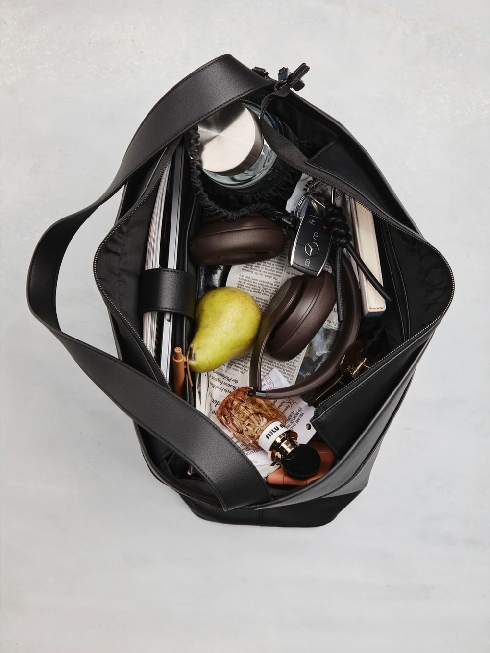 BEIS the Diaper Tote - Minimalist Everyday Bag/Diaper Bag - Picture 3 of 6